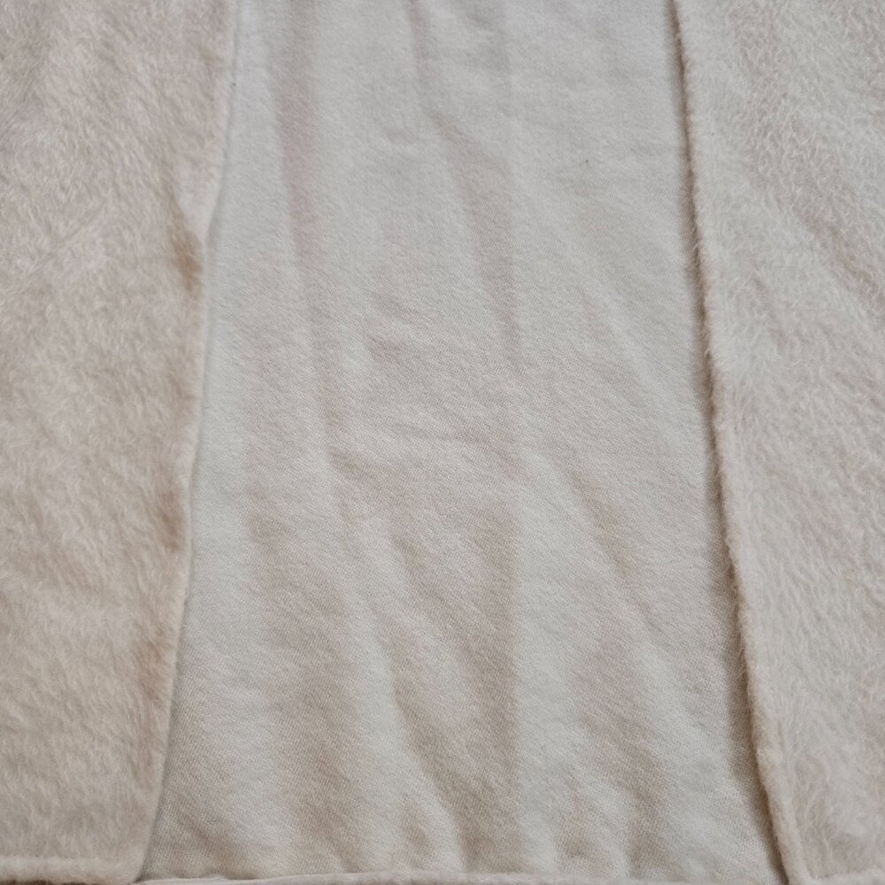 Kuna Baby Alpaca & Wool FUZZY FURRY Wrap - Picture 7 of 15